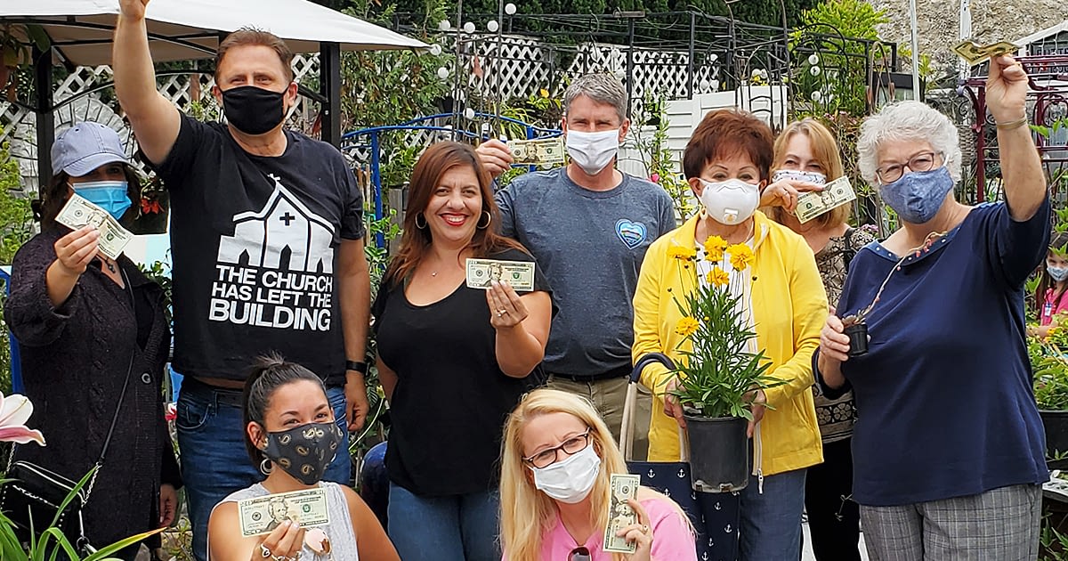 Fountain Valley California residents cash mob a small business